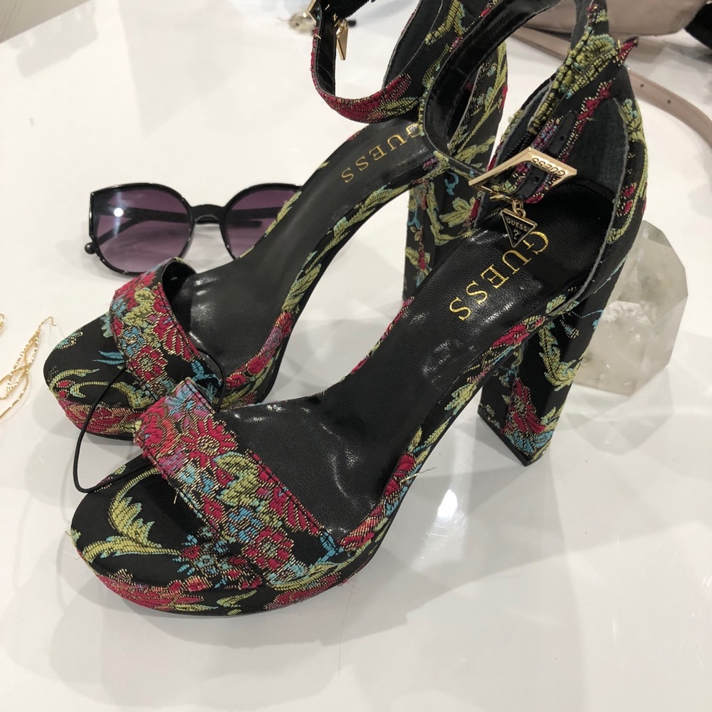 NWT Guess Floral Heels - Picture 2 of 4